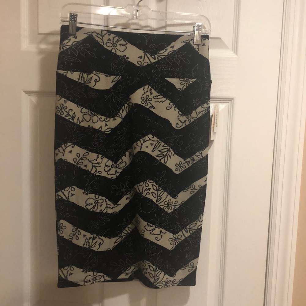 LuLaRoe pencil skirt. Size small. New with tags .